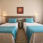 Hotell Sky Vela & 3*