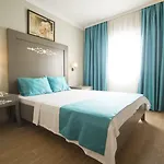 Hotell Sky Vela &