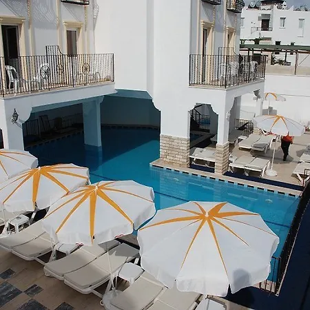 Sky Vela & Отель 3*