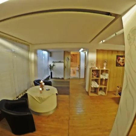 Sky Vela & Отель 3*