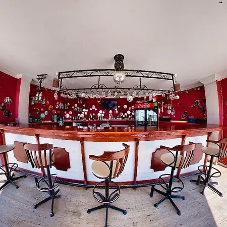 Sky Vela & ホテル 3*