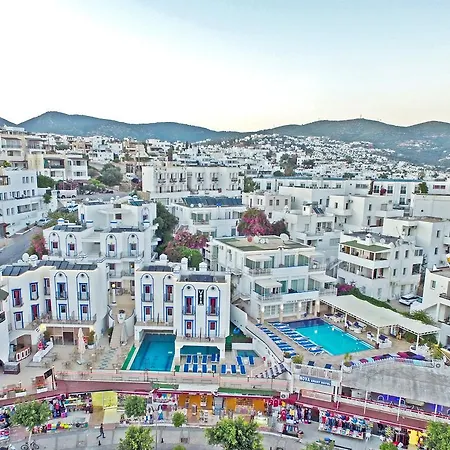 Ξενοδοχείο Sky Vela & 3*