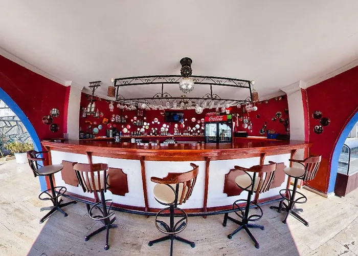 Sky Vela & Szálloda 3*