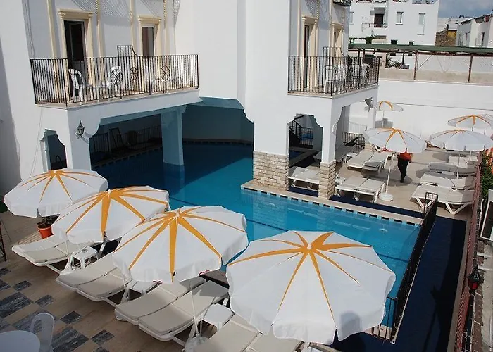 Sky Vela & Szálloda 3*