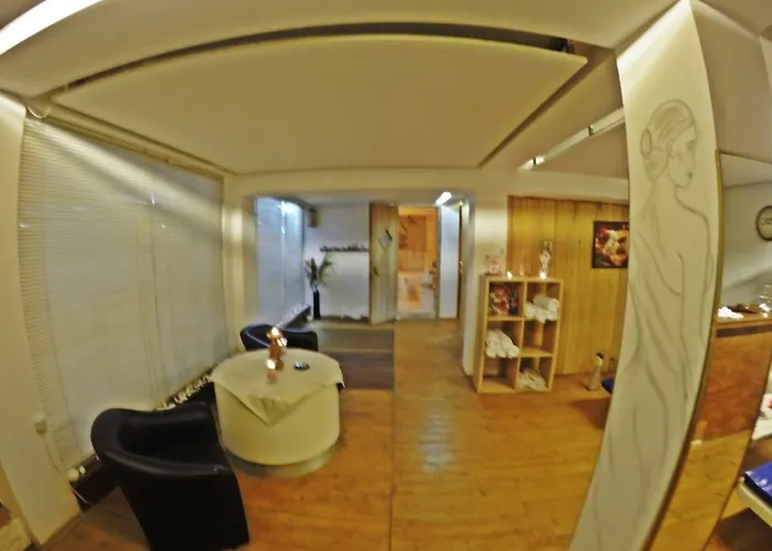 Sky Vela & Szálloda 3*